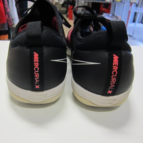 Nike Black and Burgundy Athletic Shoes - Picture 4 of 7